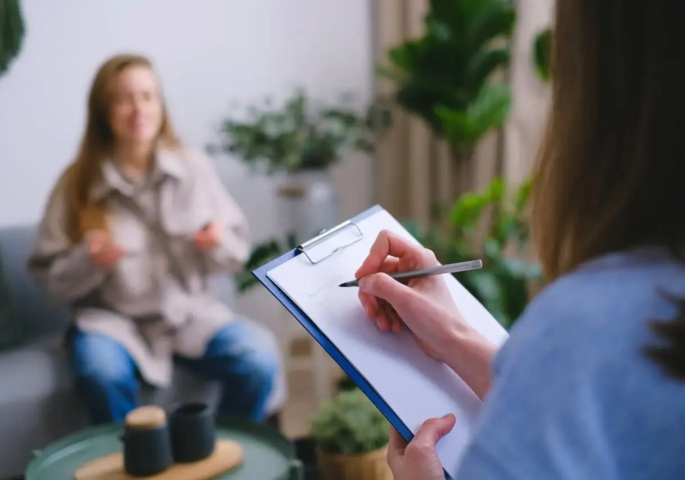 Terapia uzależnień Jelenia Góra: wywiad z pacjentką i notatki specjalisty